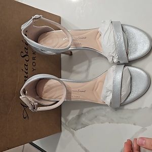 NEW NEVER WORN Antonia Sait New York Silver Sandles
